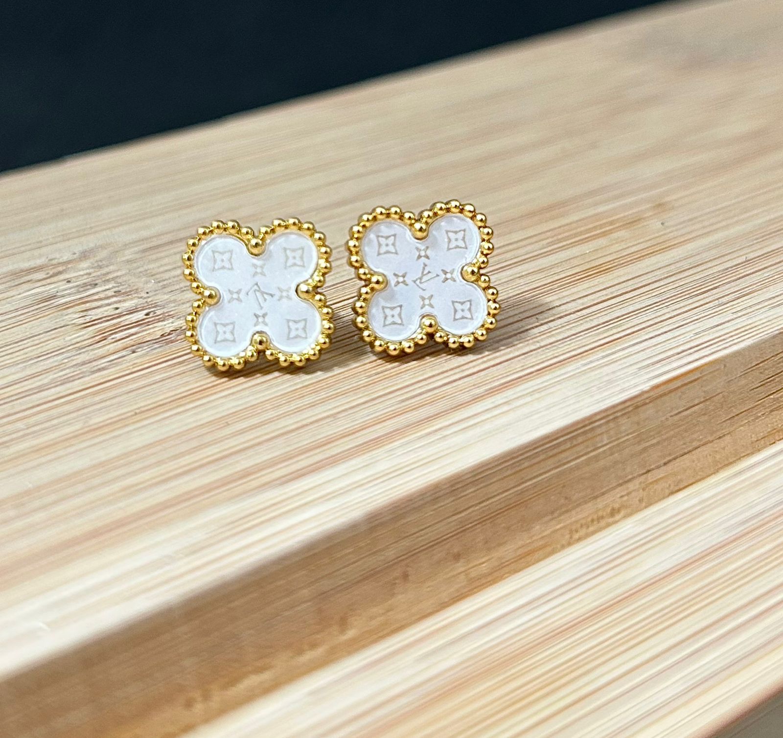 ARETES VAN CLEEF